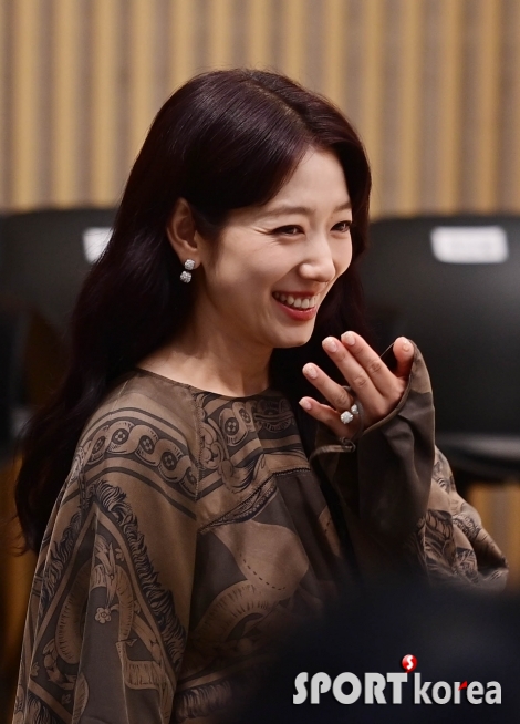 박신혜, 수줍은 등장