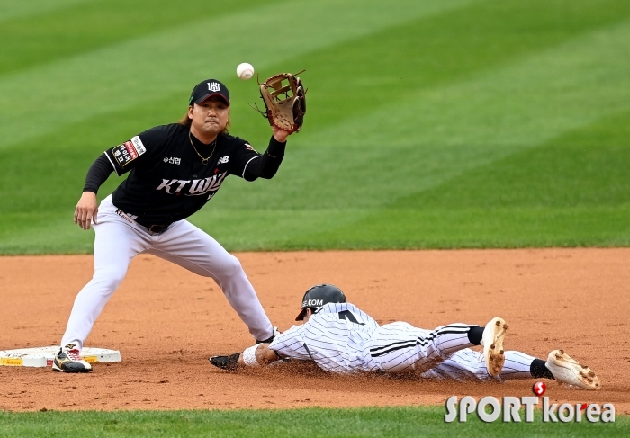 신민재 2루 도루 `LG, 한 이닝 최다 도루`