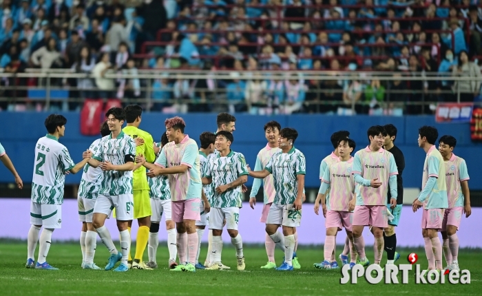 하나은행 자선축구대회 팀 기성용의 4-3 승리