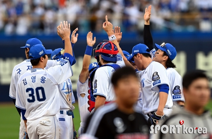 삼성, LG를 상대로 10-4 승리!