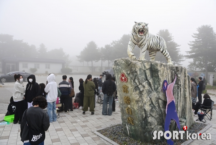 제이홉 기다리는 팬들