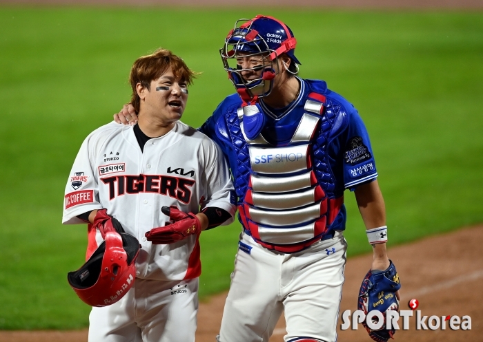 강민호 `(김)선빈아! 홈런이 아쉽겠네~`