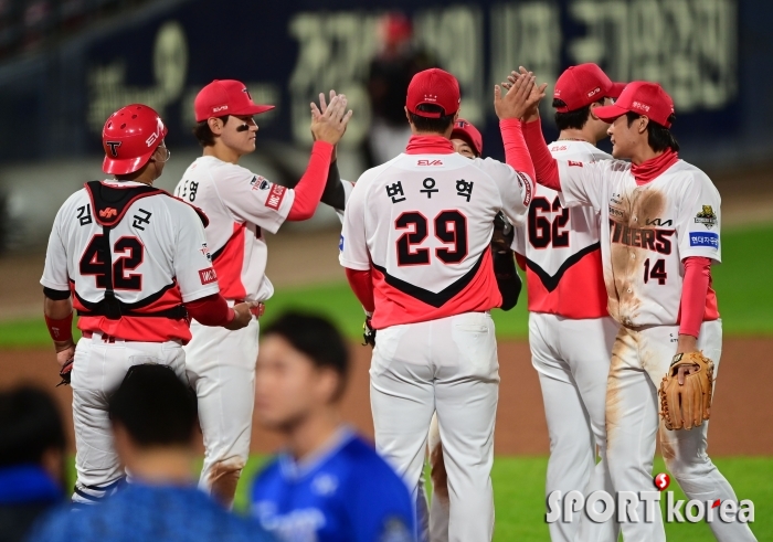 KIA, 8-3으로 완승 거두며 KS 2승