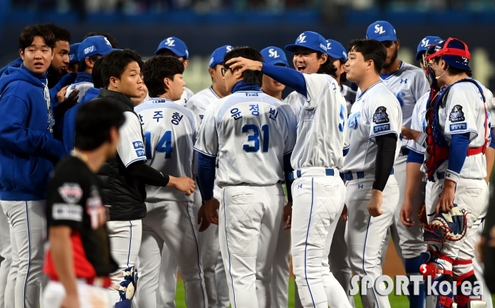 구자욱, 라팍에서 한국시리즈 첫 승리를 기뻐하자!