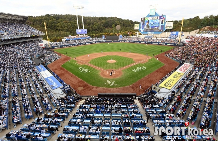 한국시리즈 4차전 만원관중!