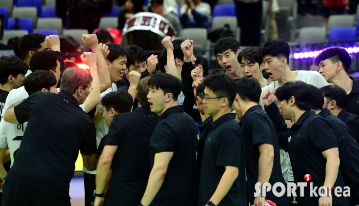 현대캐피탈, 한국전력을 상대로 세트스코어 3-0 완파!