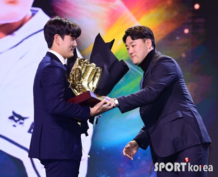 양석환, 택연아 축하해