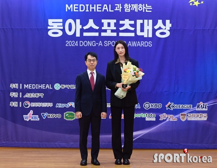 김연경, 오랜만에 찾은 동아스포츠대상 시상식