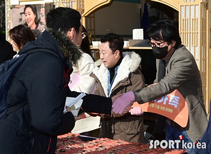 김윤석, 감기에 마스크 착용하고