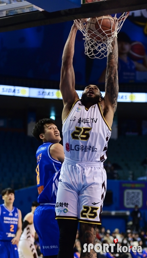 그리핀, KBL 데뷔전 첫 득점 올린 덩크