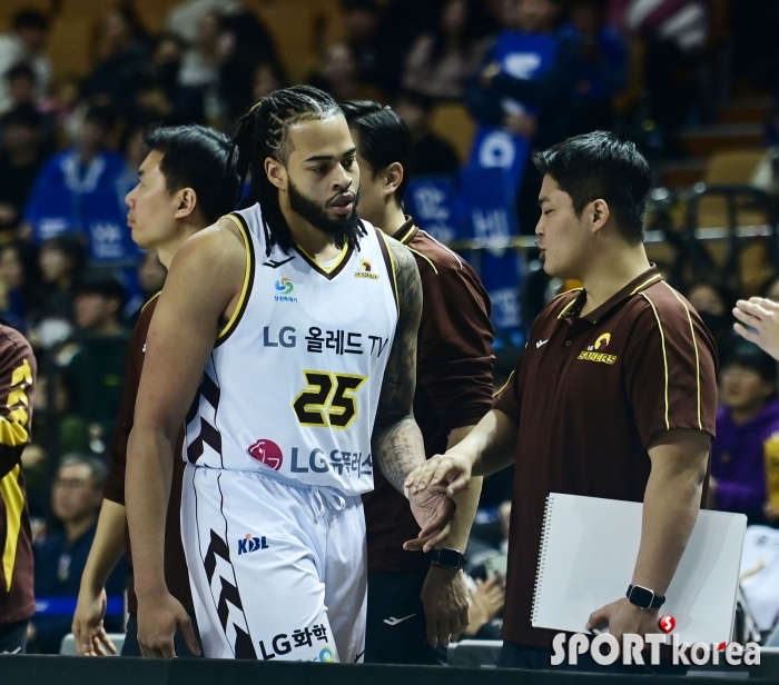 KBL 데뷔 첫 경기에 5반칙 퇴장당하는 그리핀