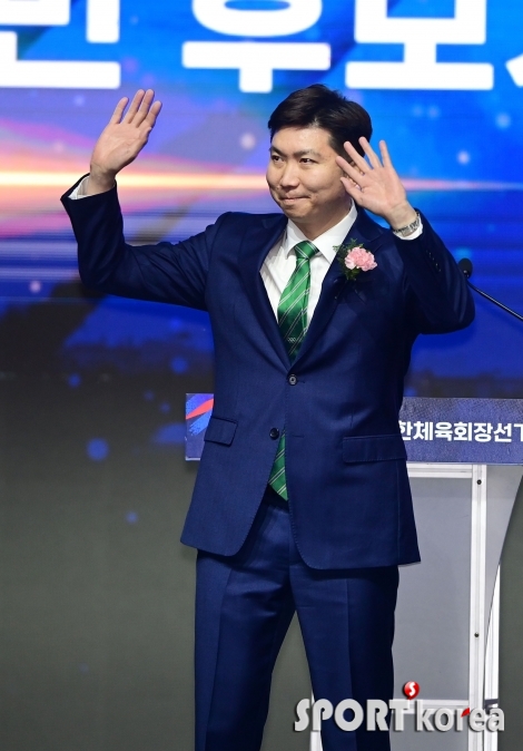 인사하는 유승민 후보자