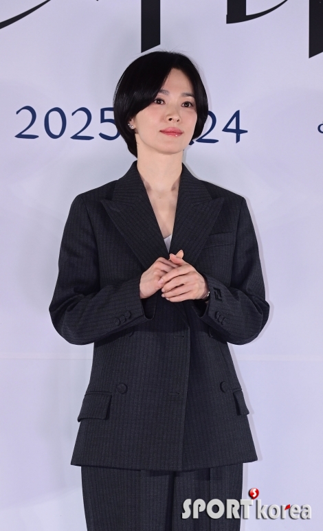 송혜교, 손이 시려워요