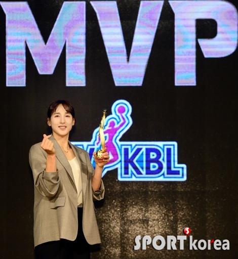 MVP 김단비 `만장일치 수상!`