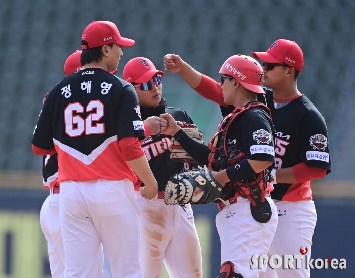 kIA, 잠실 첫 시범경기에서 4-1로 승리