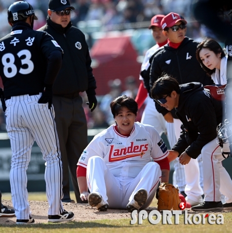 타구 맞은 김민, 위험한 상황